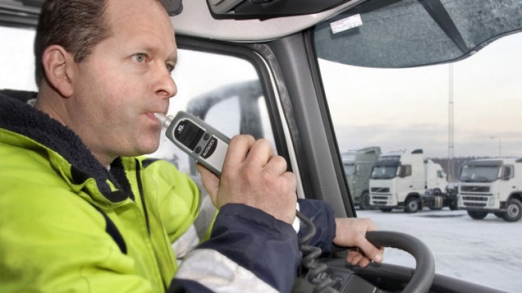 Спипаха двама да карат "на градус" във Варненско