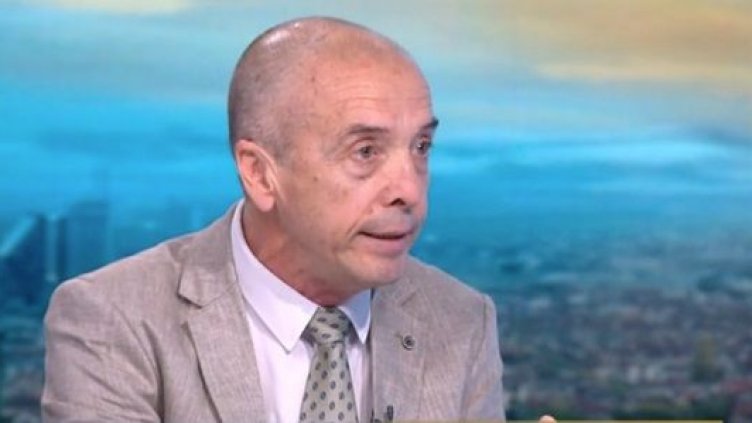 Мангъров иска да си вее мантрите по тв студията. Моли да не го разжалват