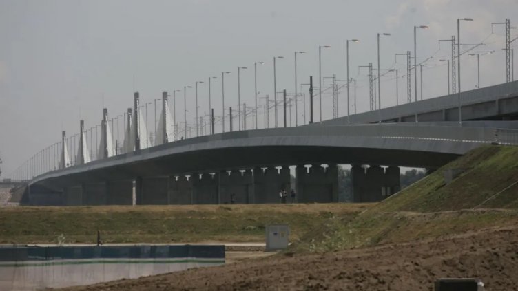 Тирове образуваха 8-километрова опашка на  „Дунав мост 2”