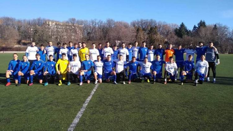 Реми за &quot;Спартак&quot; (Варна) в първата контрола, фенове налитат на бой