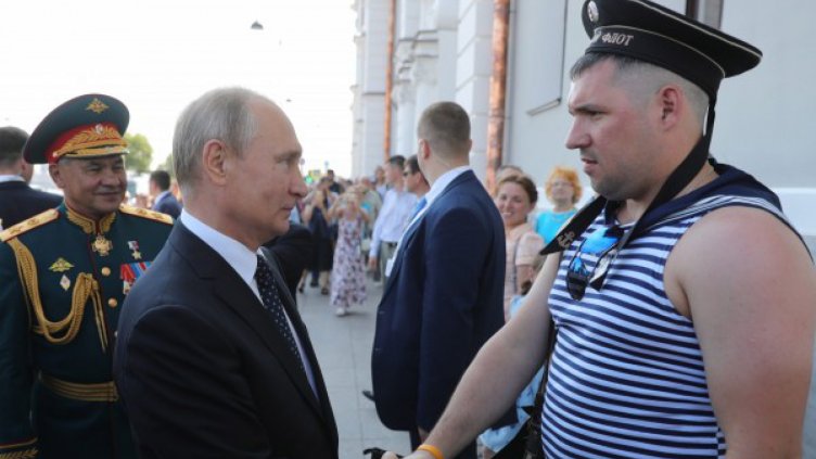 Путин наблюдава лично военни учения в Черно море