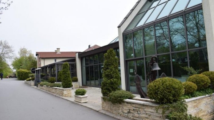 Канят варненските журналисти на вечеря в ресторанта на кмета, ще ги подготвят за евровота