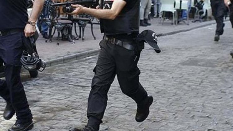 Въоръжен държи заложници в германския град Дуисбург