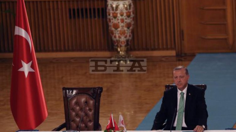 Ердоган подписа указ за закриването над 1000 частни училища