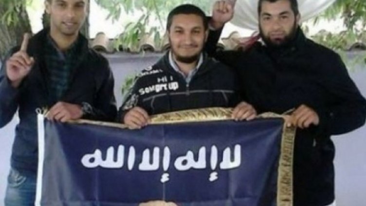 Харманлийски "имам" развя знамето на "Ислямска държава"