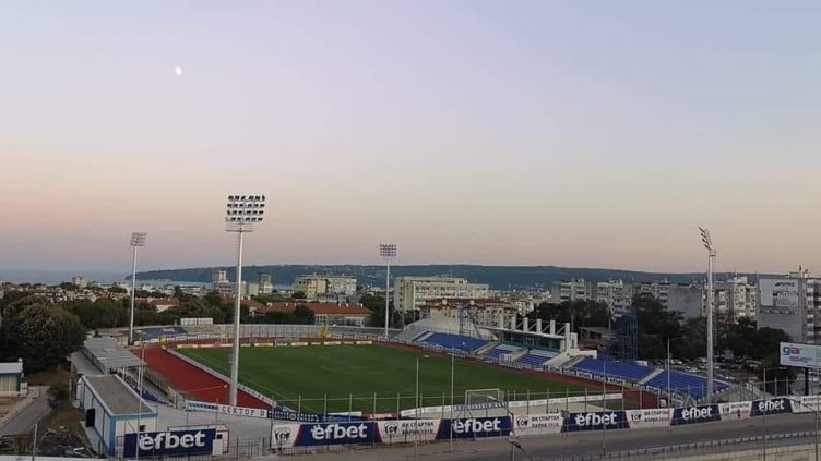 "Коритото" светна! Осветлението на стадион "Спартак" вече е факт