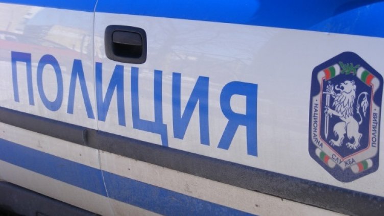 След гонка, полицаи арестуваха джигит, заключен в кола. Влезли през багажника