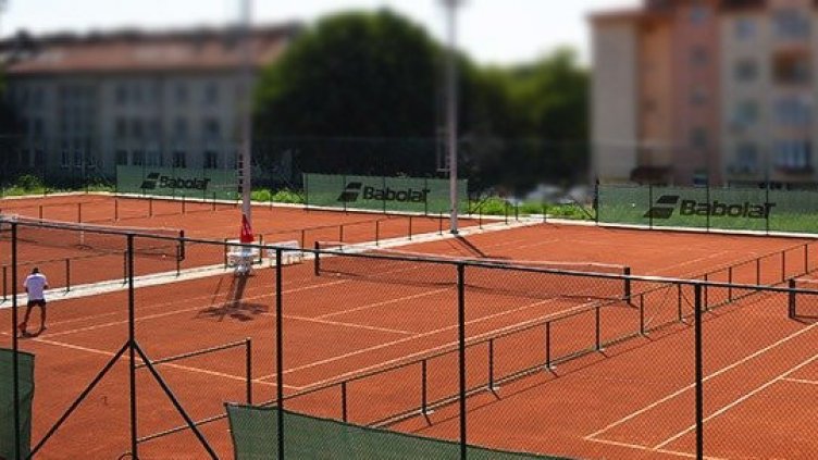 Тръгна петиция против отдаването на кортовете в "Чайка" на частни клубове