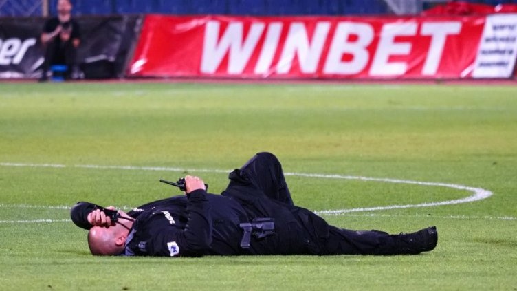 Сблъсъци и ранени полицаи след мача ЦСКА - ЦСКА 1948 (СНИМКИ)