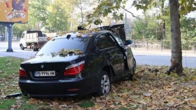 Хлапашко: Да си купиш БМВ, с гъзарски номер да е. Дни по-късно за скрап!