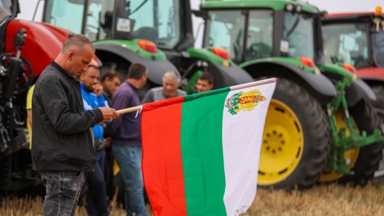 След псувните към земеделския мистър: Фермери и животновъди се вдигнаха протест
