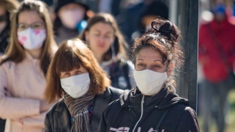 Маски долу! Вижте къде падат ограниченията и за кого (ВИДЕО)