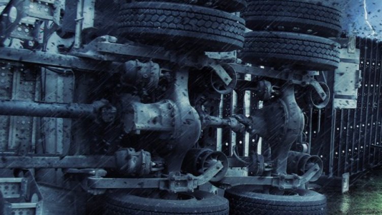 Полски ТИР се вряза в два камиона в Искърското дефиле