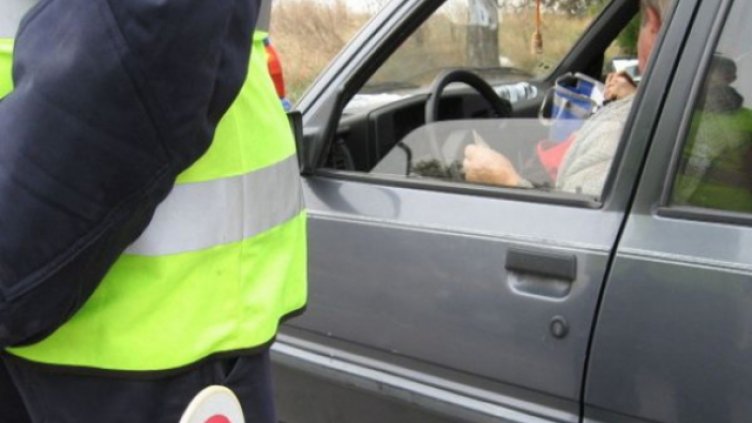 29-годишен подхвърли 20 лева в патрулка