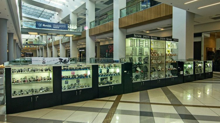 Мрънкане от моловете за мерките: Искат държавата да плаща наемите им