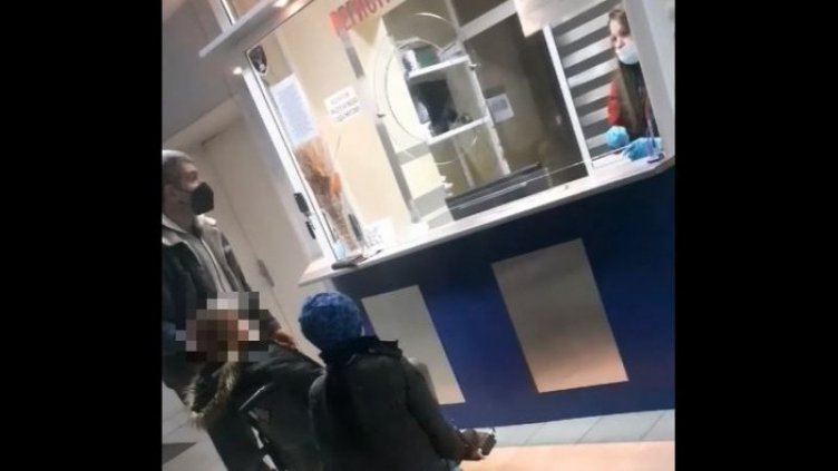 Жена издъхна в Спешното, докато рецепционистката си бърка кафето!