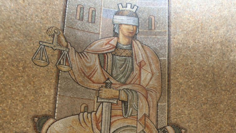 Двама от задържаните за обира на пощата в Хасково остават в  ареста