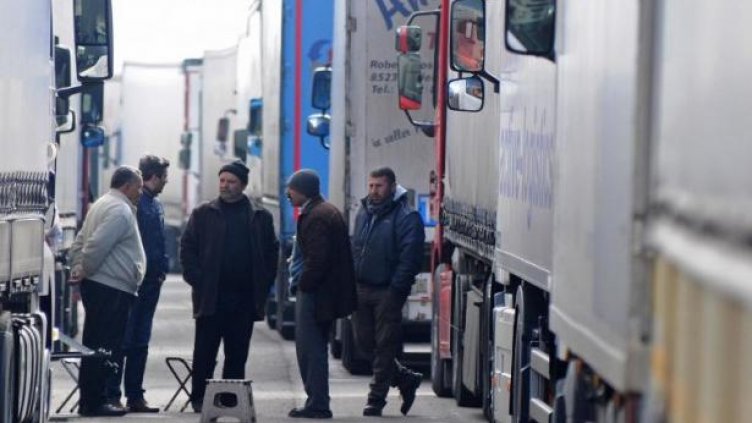 Криза: Не достигат 500 000 тираджии