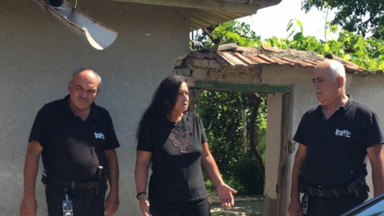 Охранител спаси жена от инсулт, бърза помощ я няма