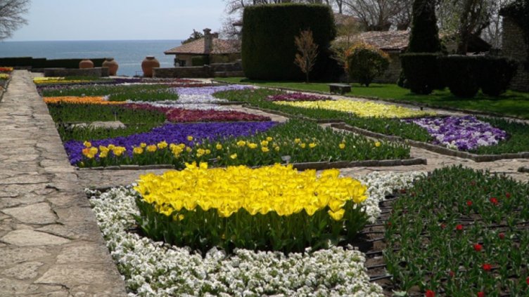 Парад на лалетата се провежда в Балчик