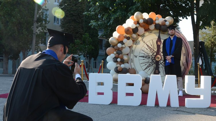 Наградиха първенците на випуск 2022 на ВВМУ „Н. Вапцаров“ (СНИМКИ)