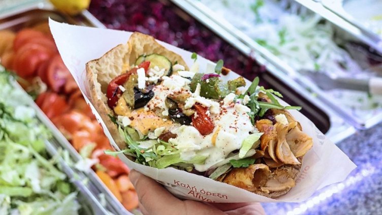 Гръцките власти проверяват месото от България, цената на гироса скача