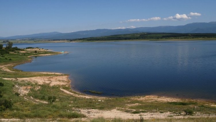 Водоемите в 18 области са под засилено наблюдение заради валежите