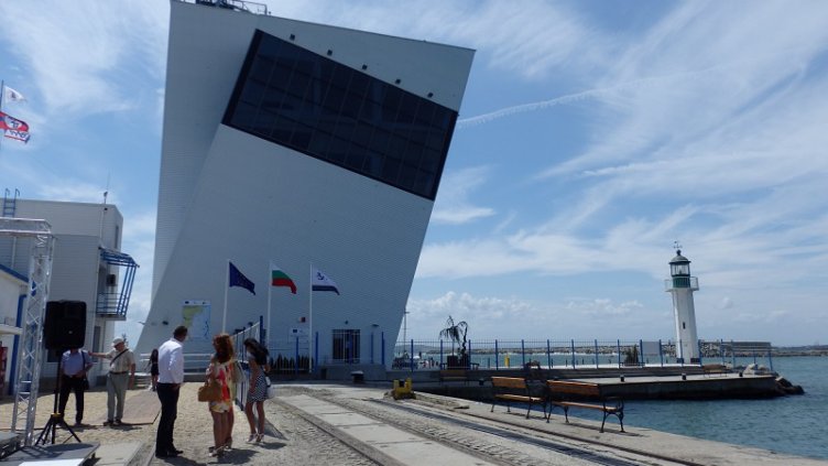 Борисов нареди данните от кулата в Бургас да отиват и в митниците