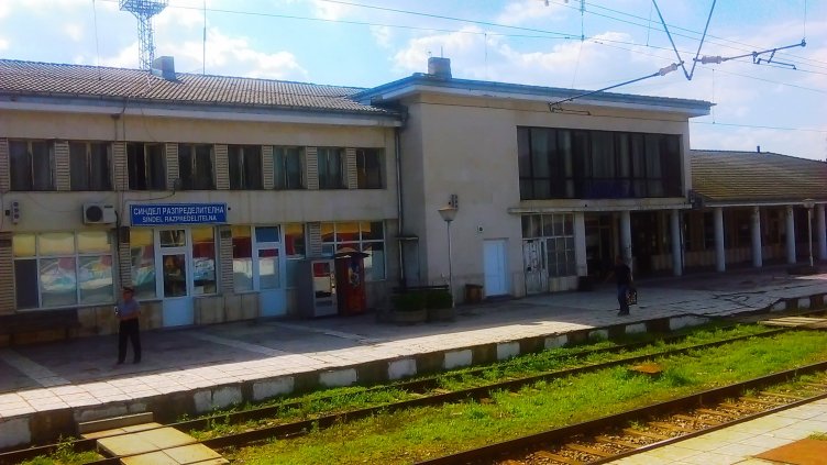 Роми атакуваха бързия влак Варна-София на гара Синдел