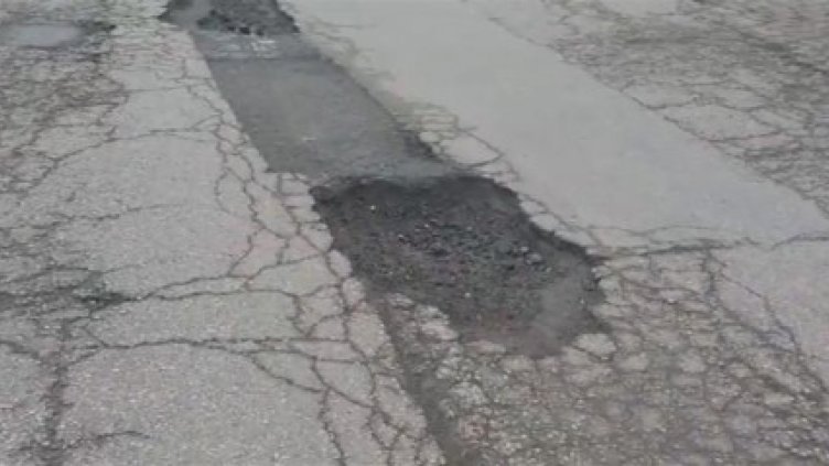 Парадокс: Пукаш гума в дупка, глобяват те за несъобразена скорост