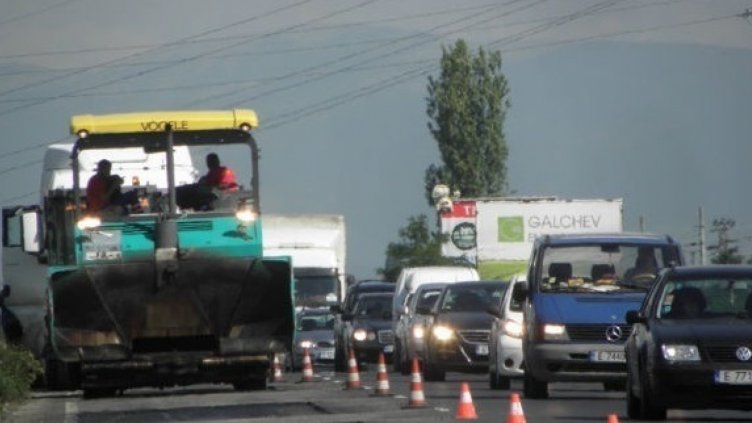 Ремонтът на тунел "Железница" предизвика огромни задръствания