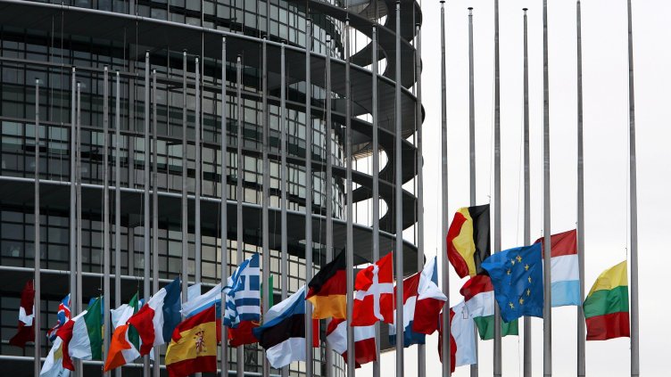 Европарламентът наема 35 въоръжени, които да го пазят отвътре