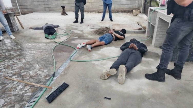 Натръшкаха петима души в Балчик за разпространение на наркотици