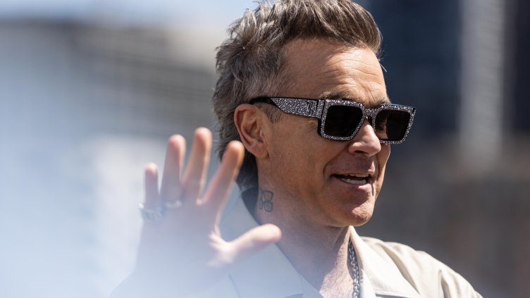 Роби Уилямс се гаври с Арсенал на собствения му стадион