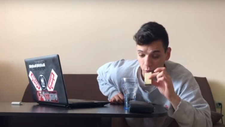 Учителки съчетават готвене и зяпане на сапунки с онлайн училището