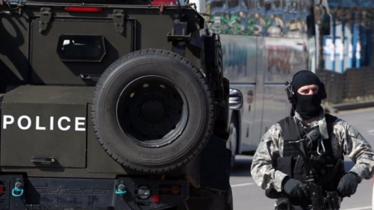 Маскирани и въоръжени: В метрото, на Гарата…