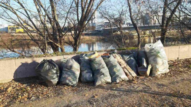 50 чувала с боклуци извадиха от коритото на Марица само за ден