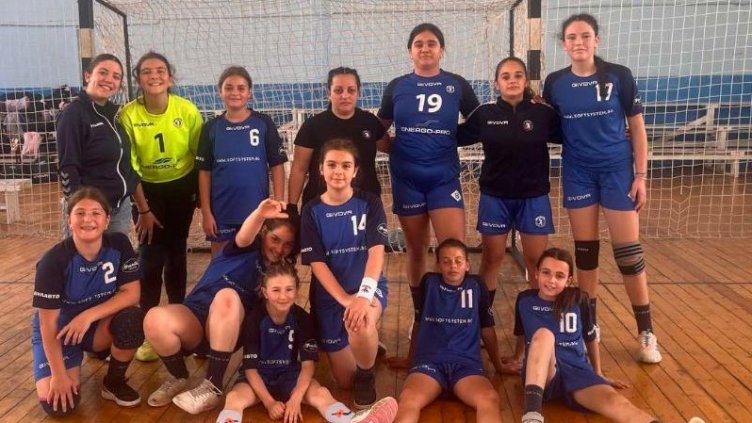 12-годишните хандбалистки на „Хера – Варна“ убедителни и в последния турнир преди финала
