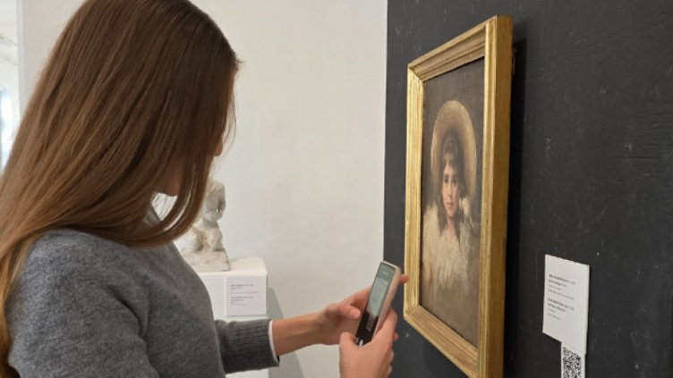 QR кодове дават информация за творби в Градската художествена галерия във Варна