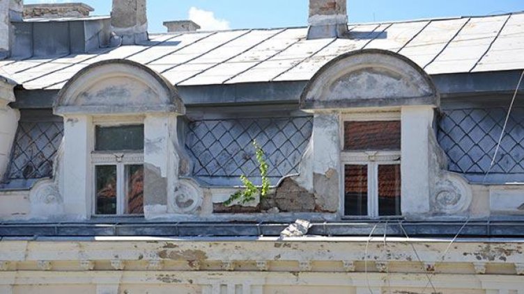 Част от сграда се срути в Шумен