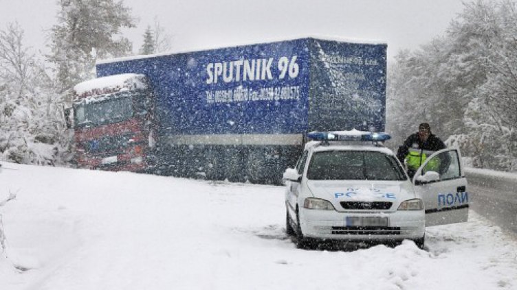 Затвориха за тежкотоварни автомобили пътя Варна- Добрич