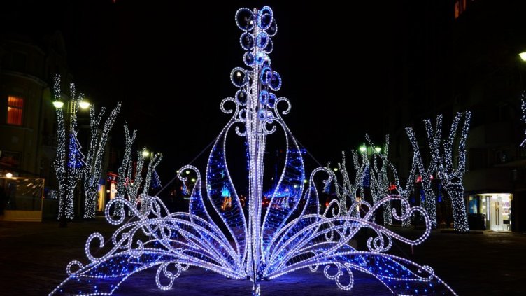 Морската столица грейва за Коледа