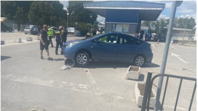 Дрогиран младеж, без книжка, катастрофира пред КАТ (ВИДЕО)