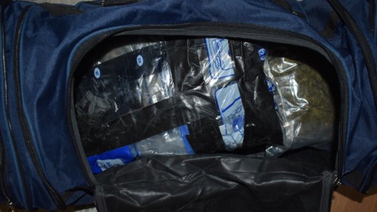 Спипаха 3 кила трева в багажника на варненско "Клио"