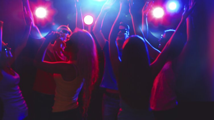 Хайка за деца по баровете, ще глобяват родители