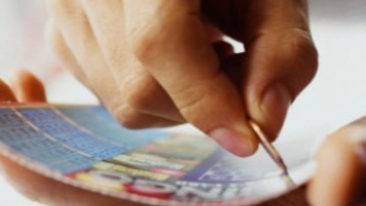 Възпитател в интернат открадна от ученик печеливш лотариен билет за 100 000 лева