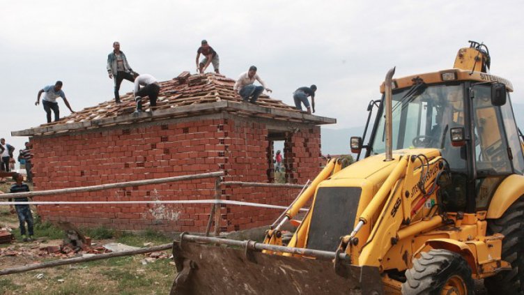 Утре продължава събарянето на незаконни постройки в Гърмен