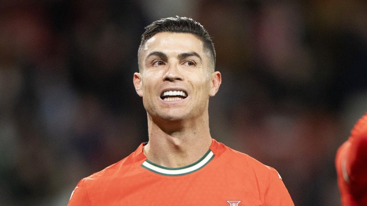 Български съдия даде дузпа на Роналдо