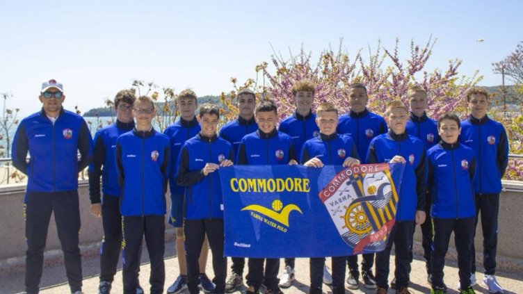 Всички отбори на „Комодор” в битка за медали във водната топка