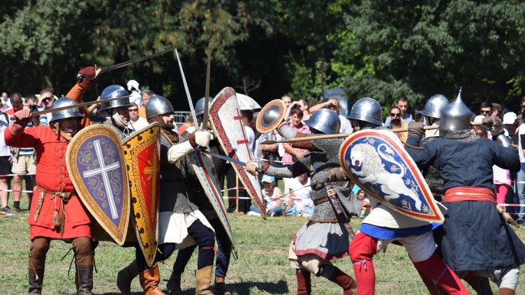 Уникална възстановка във Варна показа армията ни от Аспарух до наши дни (СНИМКИ)